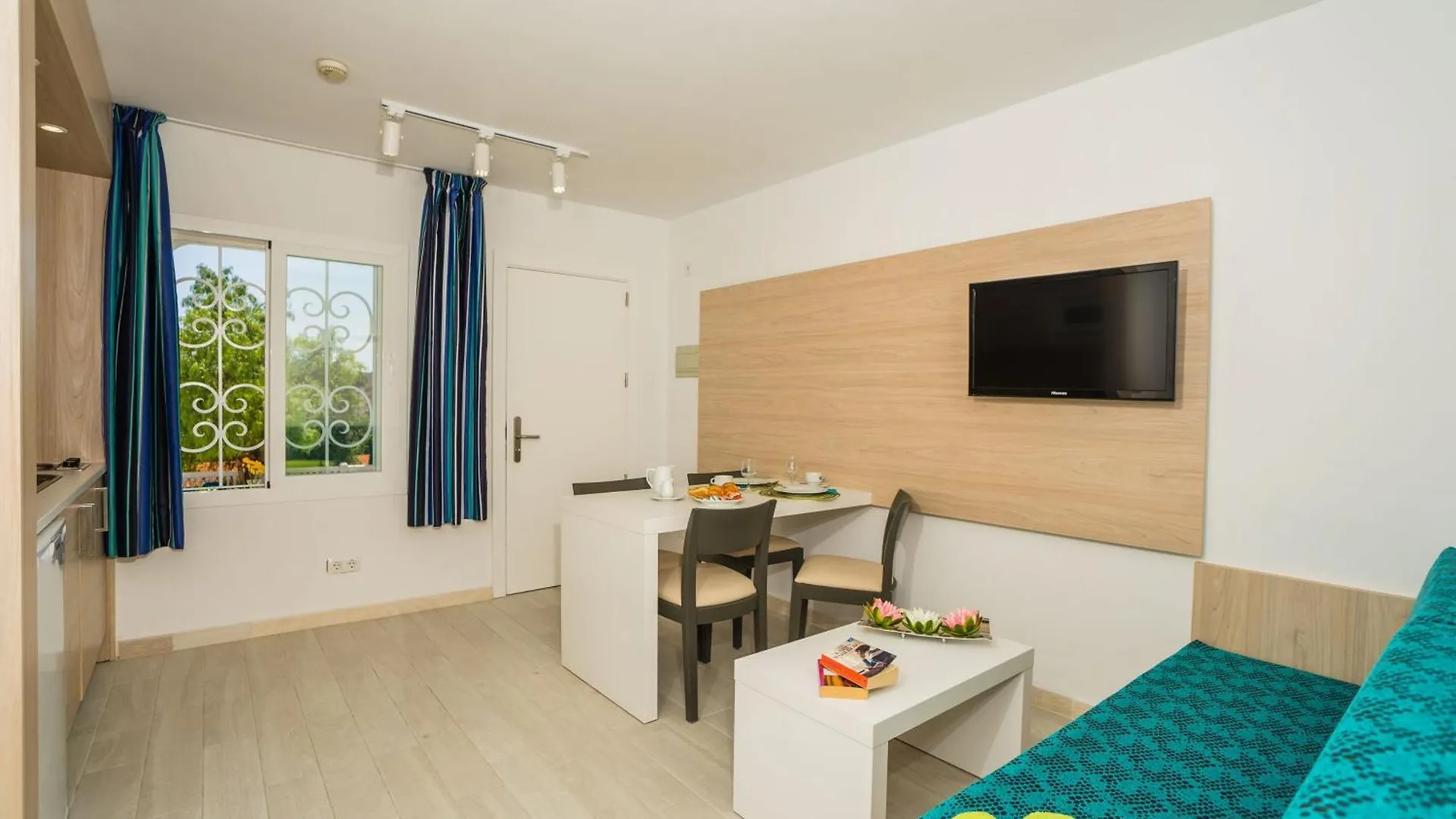 Aparthotel Holiday Center Santa Ponsa