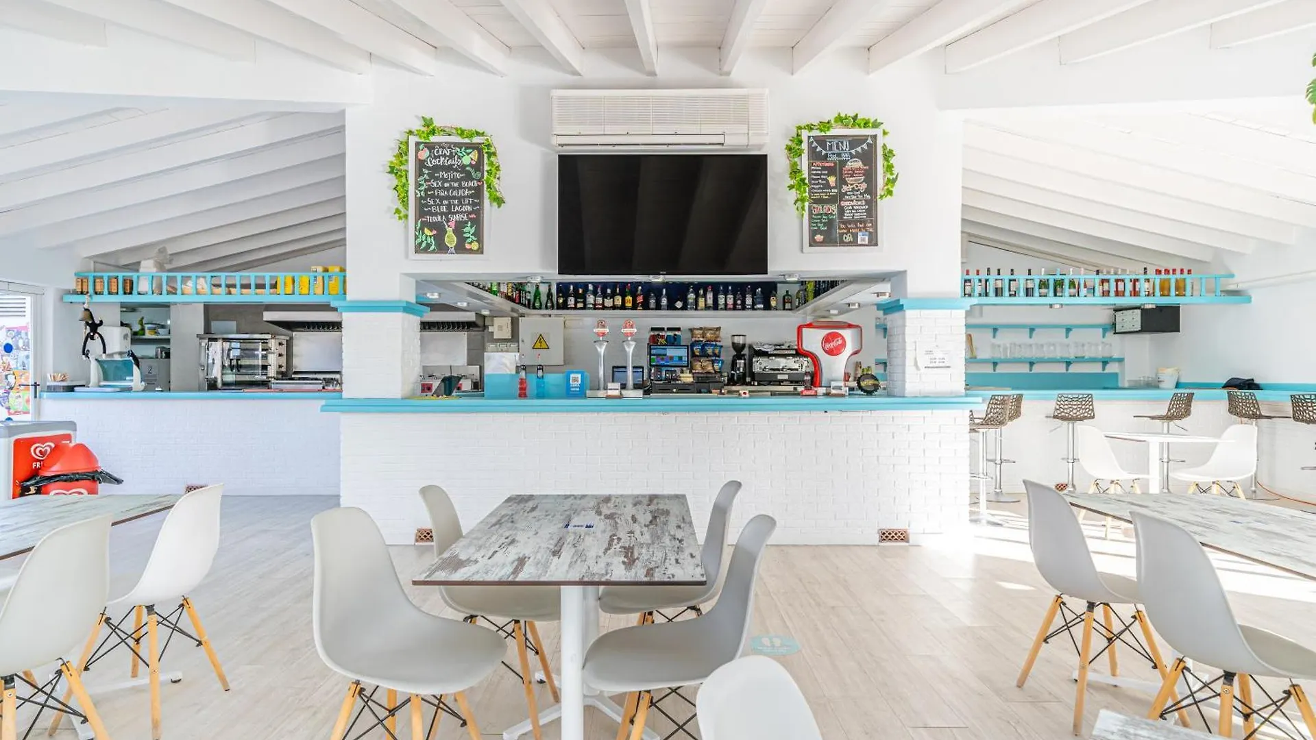 Aparthotel Holiday Center Santa Ponsa 3*,